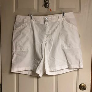 NWOT Lane Bryant White Shorts Size 18